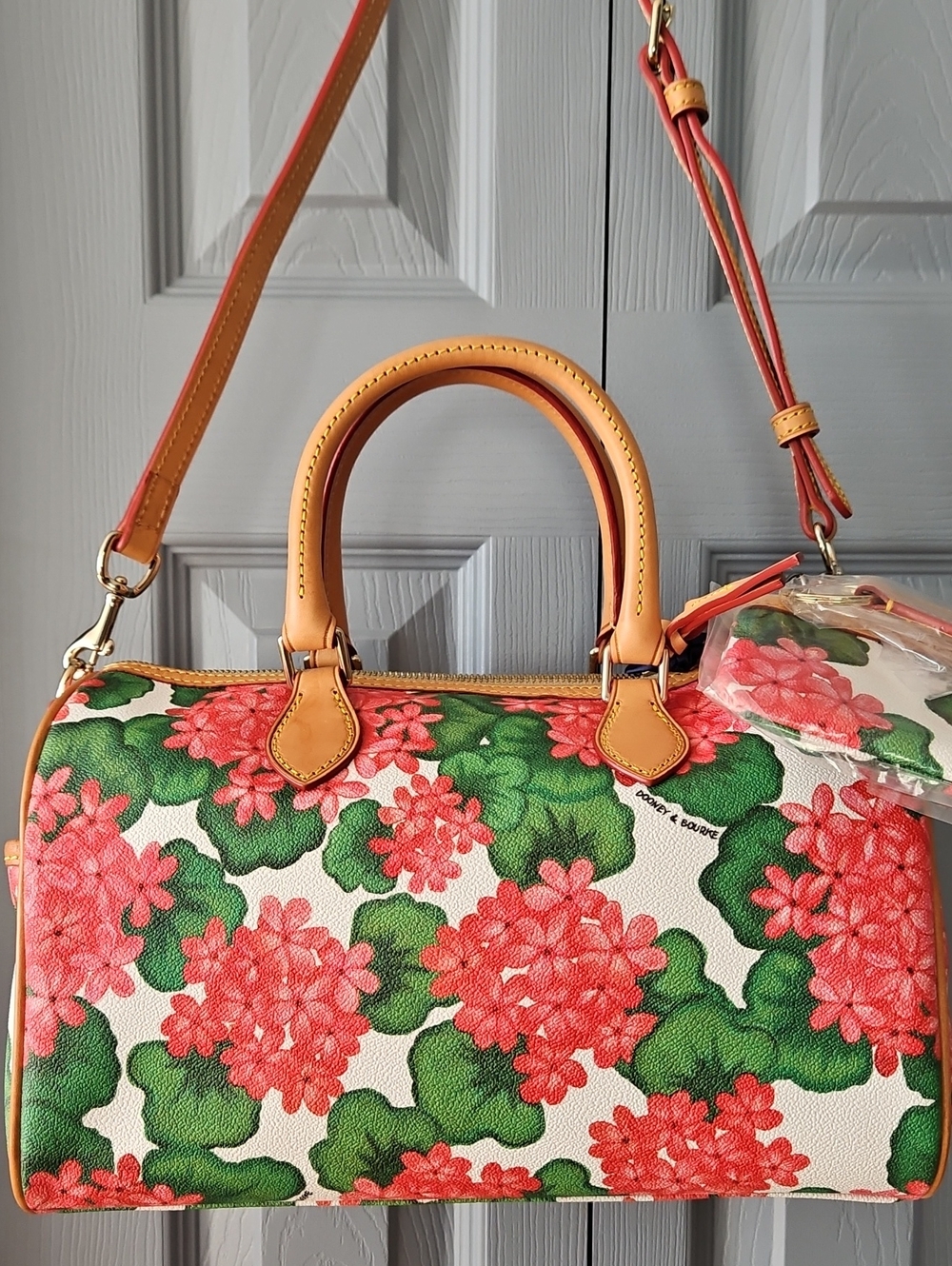 NWT Dooney & Bourke Floral Hydrangea Satchel with Matching Zip Pouch & Key Fob - Picture 3 of 16